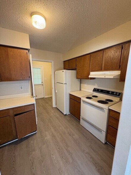Building Photo - 920 B's Barbeque Rd