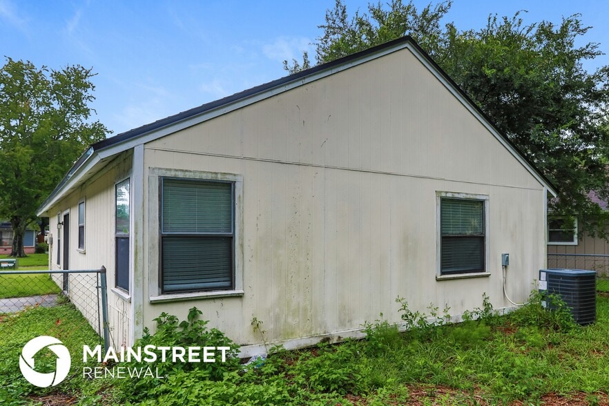 Building Photo - 2626 Malibu Cir