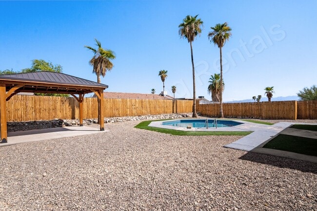 Building Photo - AFFORDABLE POOL HOME!