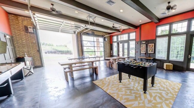 Building Photo - 206 Town Center Dr