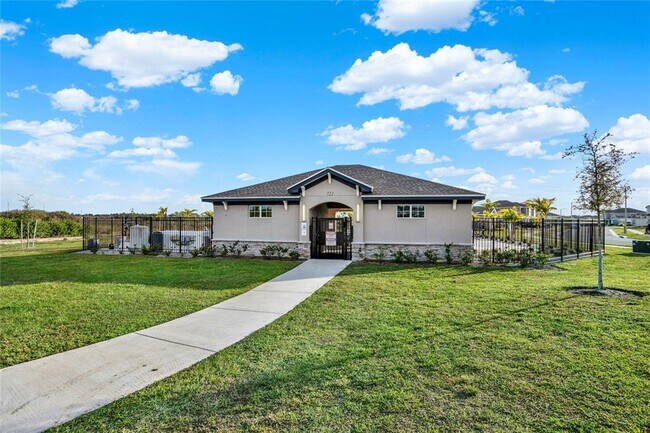 Building Photo - 1922 Sarah Street