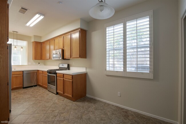 Building Photo - 3 br, 2.5 bath Condo - 30345 Buccaneer Bay #D