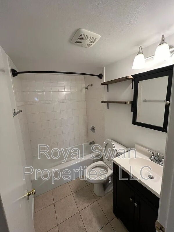 Building Photo - 1920 E Edgewood Dr