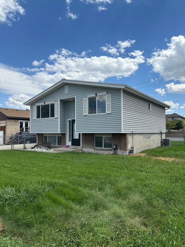 Building Photo - GET $500 OFF THE FIRST MONTHS RENT!!!