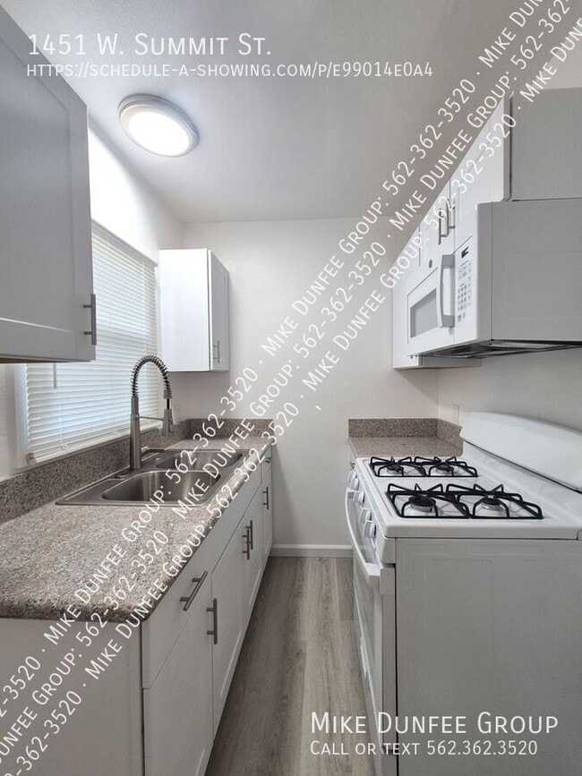 Building Photo - 1451 W Summit St