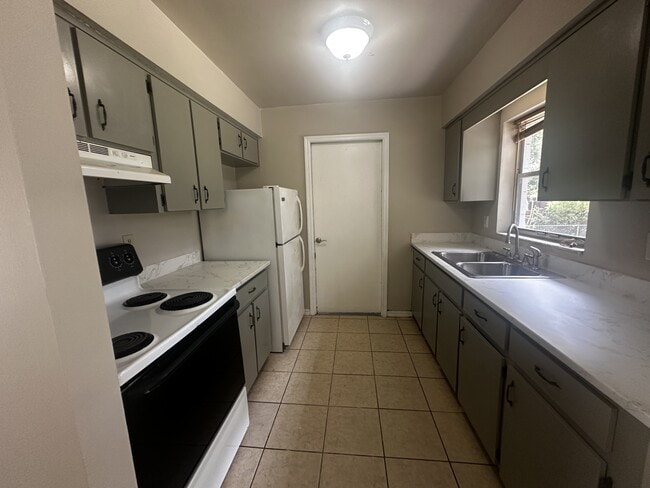 Building Photo - 3764 SE 67th Pl
