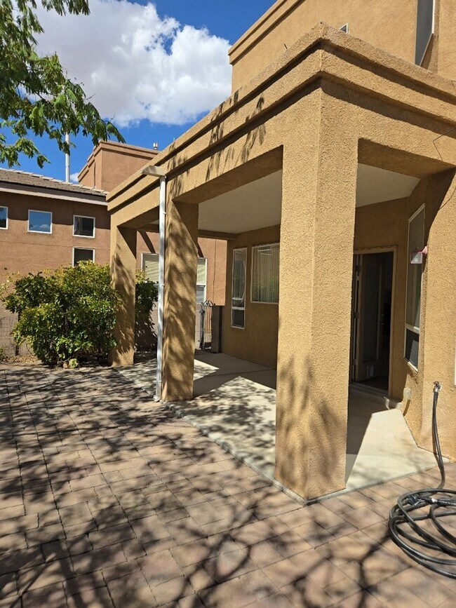 Building Photo - 45 Willow Trace Ct