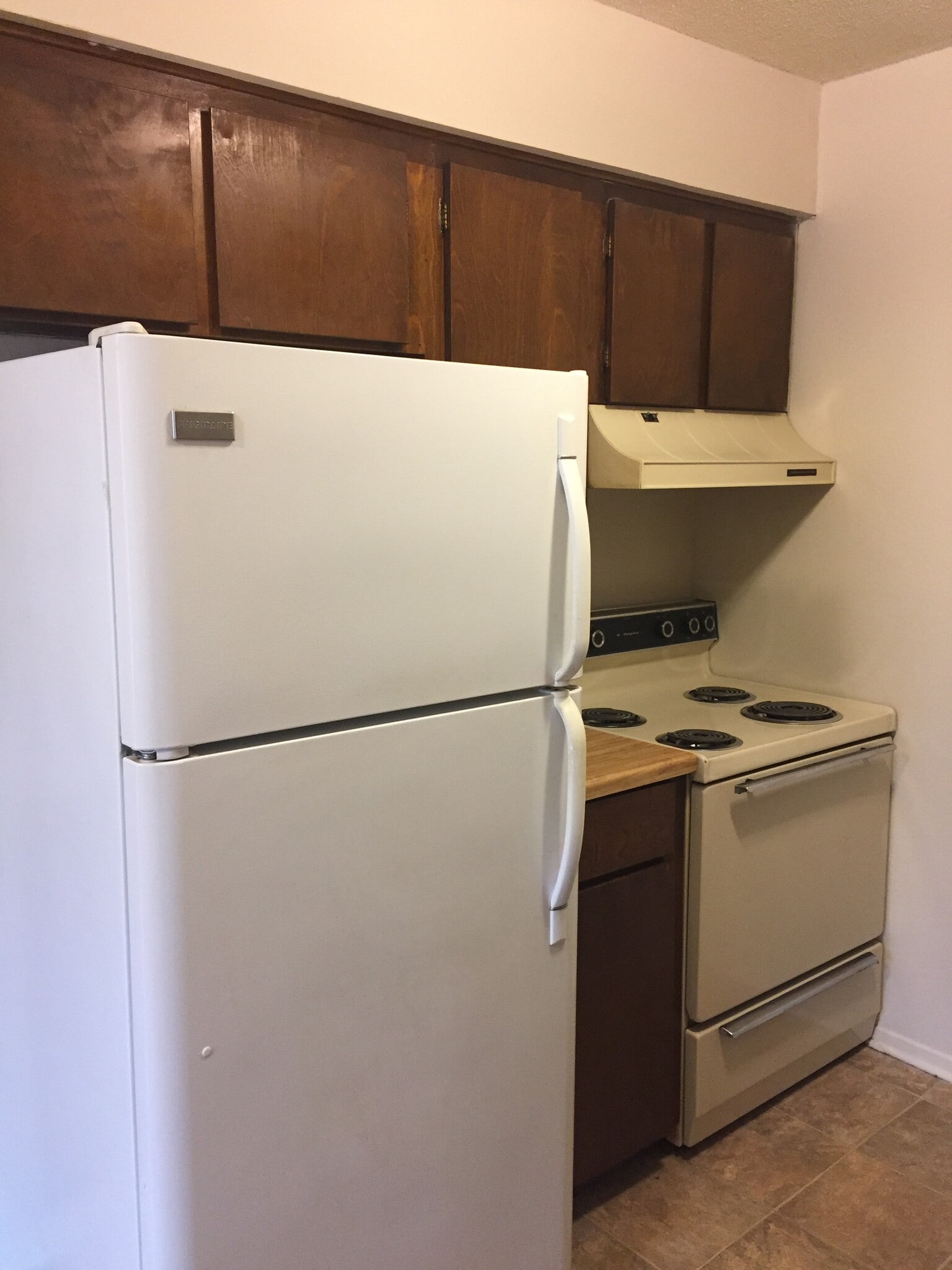 Building Photo - 404 S Industrial St