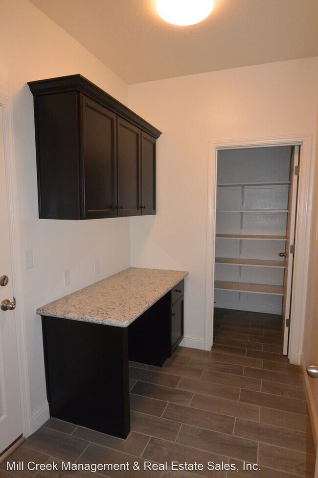 Building Photo - 4 br, 3 bath House - 2618 W. Sady