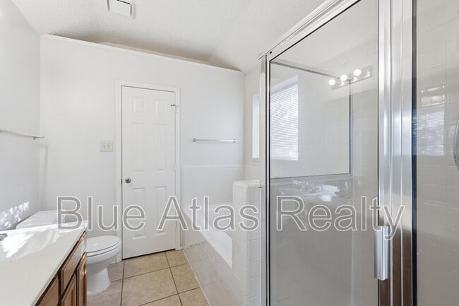 Building Photo - 1818 Orchard Dr