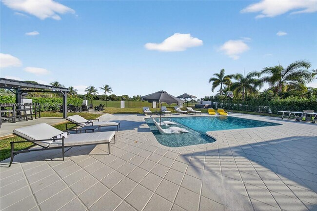 Building Photo - 4312 NE 22nd Ave