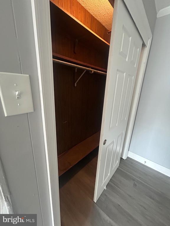 Building Photo - 400 Main St