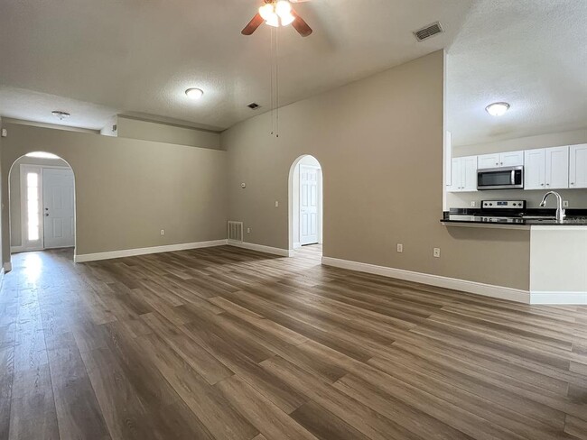 Building Photo - 522 Grand Royal Cir