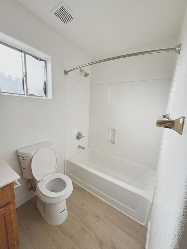 Building Photo - MOVE IN SPECIALS!! 15 DAYS RENT FREE!! Wonderful large, 4 br 2.5 ba family home in Johnson Ranch