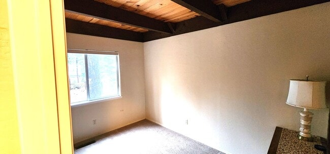 Building Photo - Unfurnished 4 Bed, 2 Bath with Garage.  Amazing Location on Dead-End Street with Forest Access!