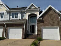 Building Photo - BAY POINT CONDOMINIUMS / Norfolk