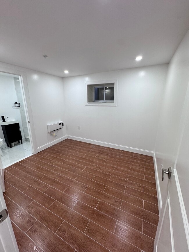 Building Photo - 647 N 16th St