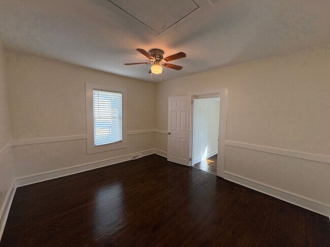 Building Photo - 2/2 Charming Home in West Greenville!