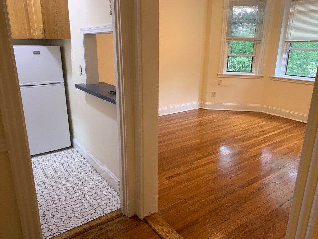 Building Photo - 360 Riverway