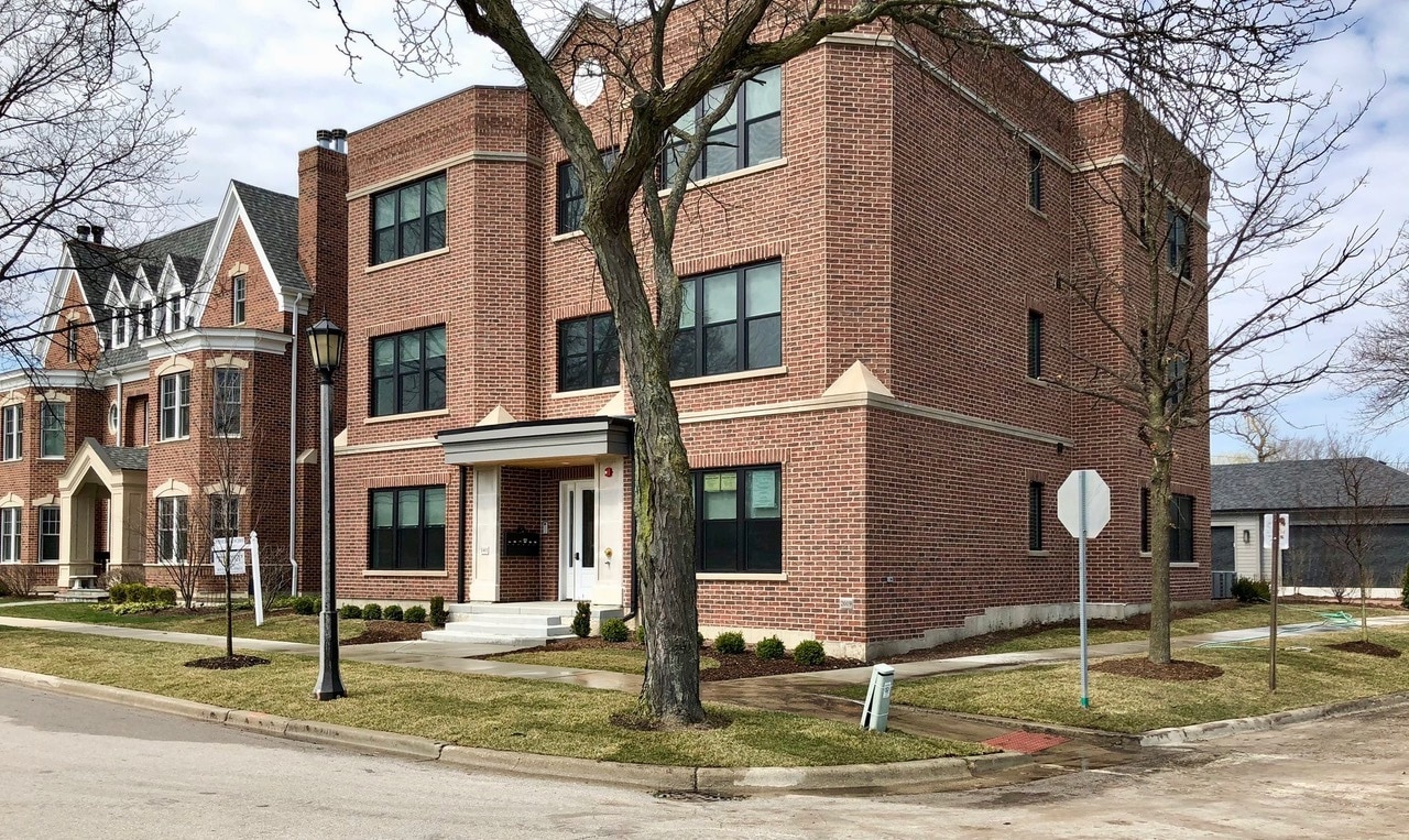 Building Photo - 1401 W Cossitt Ave
