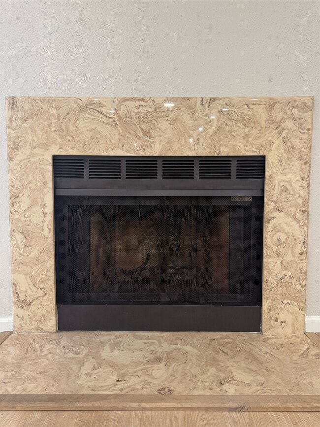 Building Photo - 9797 Leawood Blvd