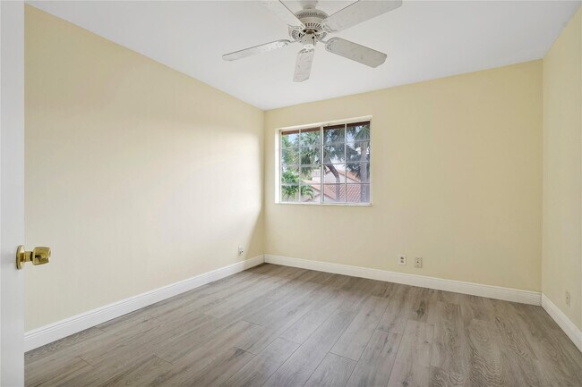 Building Photo - 10856 Cypress Glen Dr