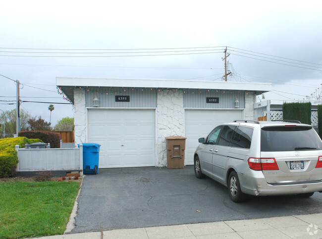 Building Photo - 6393-6395 Bollinger Rd
