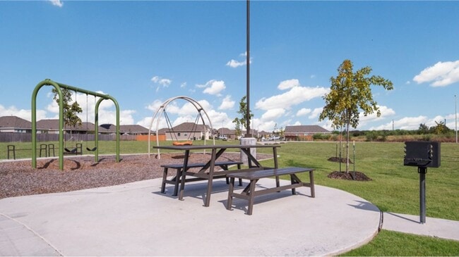 Building Photo - Beautiful 4-Bed 2-Bath Home in the Fabulou...