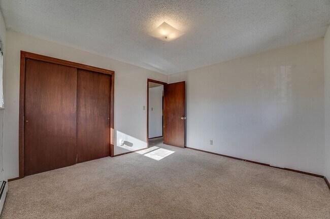 Building Photo - Dotsero1605 (BR-LN)