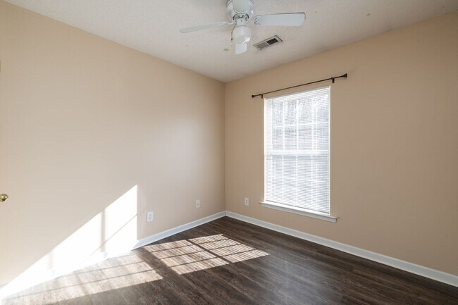 Building Photo - 3959 Katherine Way