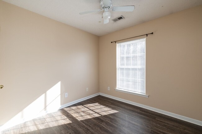 Building Photo - charming 3-bedroom, 2.5-bathroom townhome