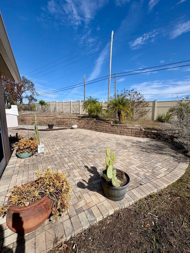 Building Photo - Beautiful 3Bed/2Bath with 2-Car Garage on a Cul-de-Sac