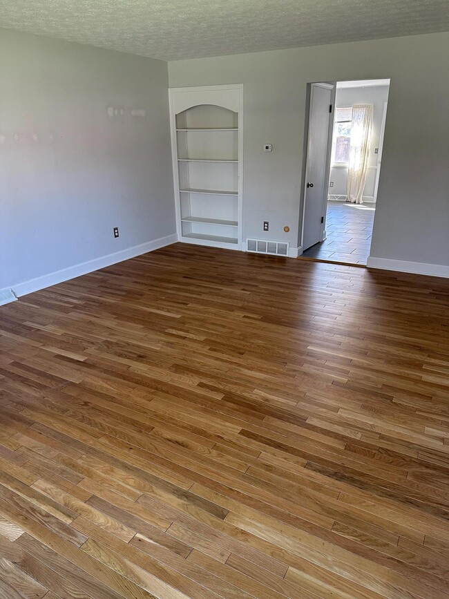 Building Photo - 4865 Dierker Rd