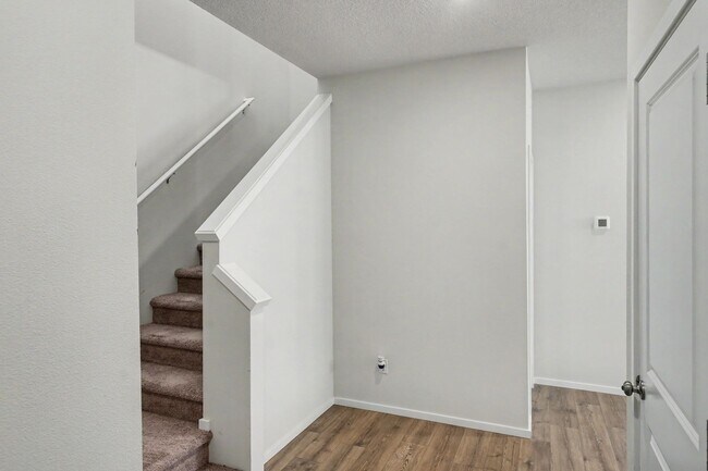 Building Photo - 4 Bed (plus BONUS ROOM), 2.5 Bath Newer Home in NE Salem