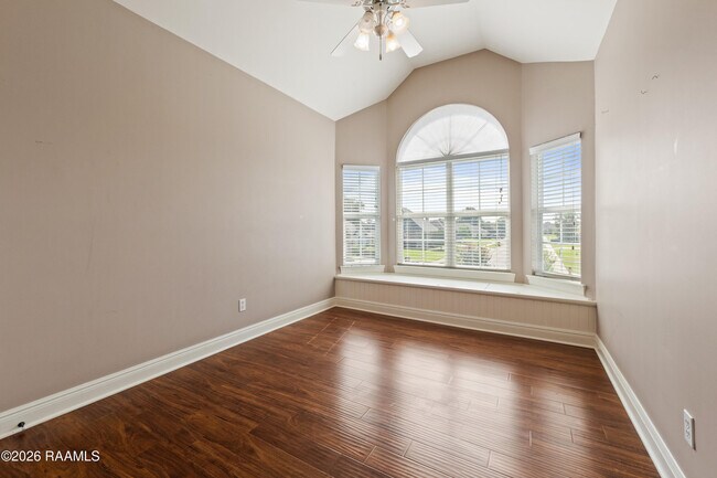 Building Photo - 300 Oak Hollow Dr