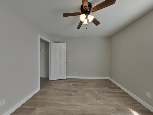 Building Photo - 6127 Larchbrook Dr