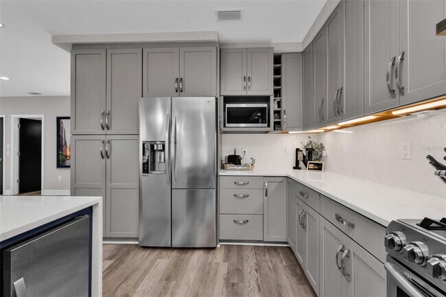 Building Photo - 276 Lewis Cir