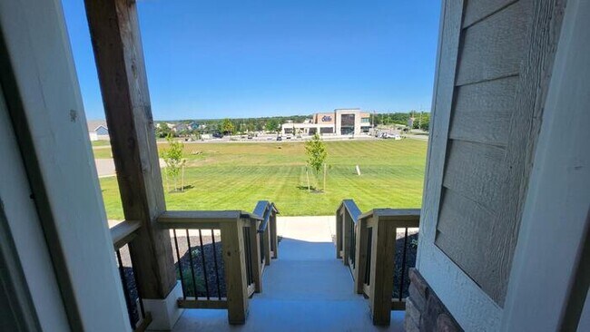 Building Photo - Newly constructed Maintenance provided 3 bed 2.5 bath