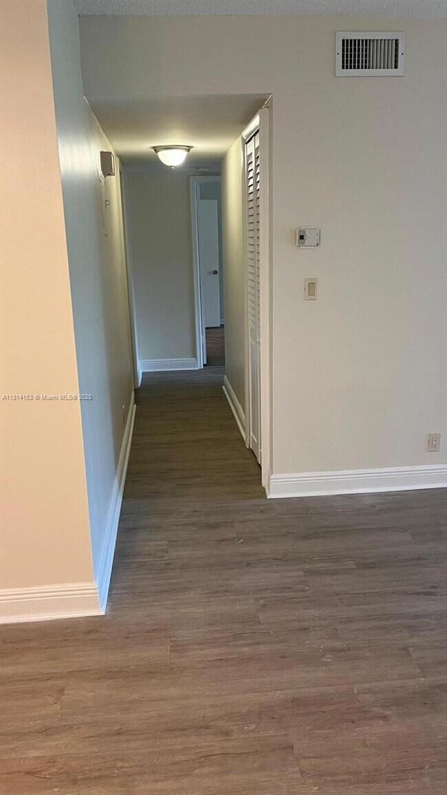 Building Photo - 3123 Oakland Shores Dr