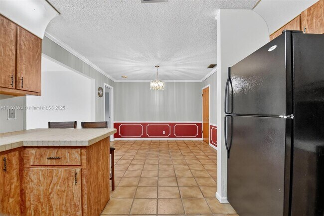 Building Photo - 6858 S Congress Ave