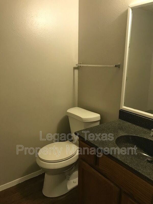 Building Photo - 1409 Courtney Pl