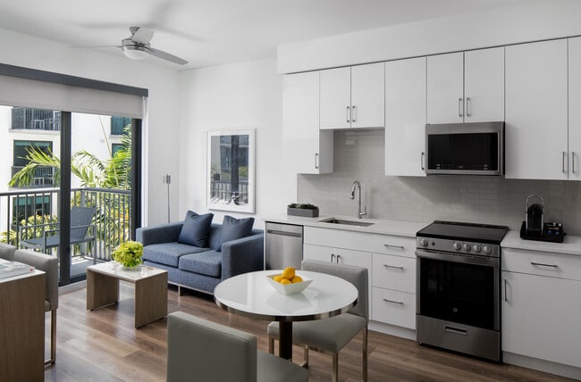 Building Photo - 695 S Olive Ave