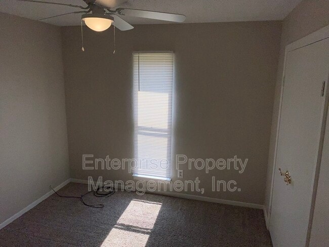 Building Photo - 4381 Howardcrest Dr