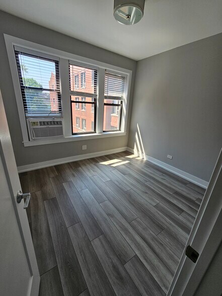 Building Photo - 3931 N Janssen Ave