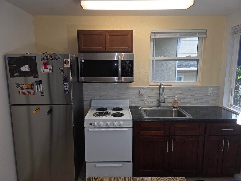 Building Photo - 2407 Saint Louis Dr