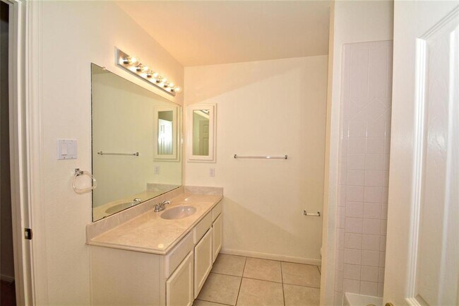 Building Photo - 17315 Marigold Dr