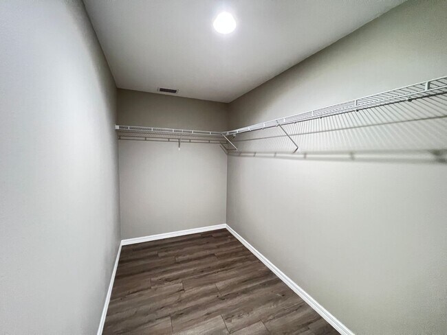 Building Photo - INCREDIBLE 3 Bedroom, 2 Bathroom Home In Ocklawaha!!