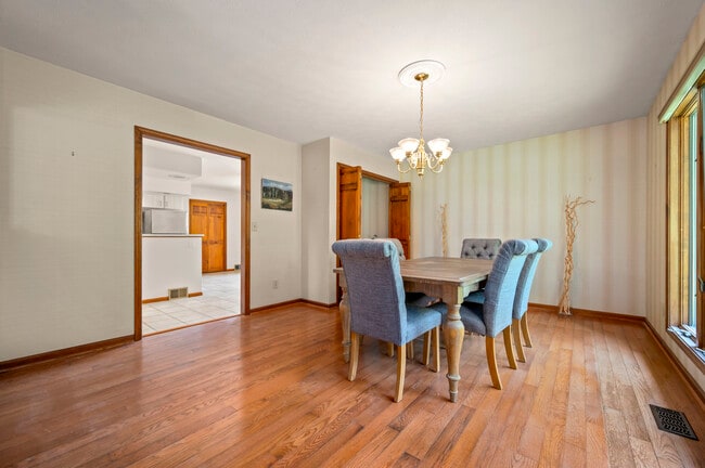 Building Photo - 26 Canter Ct