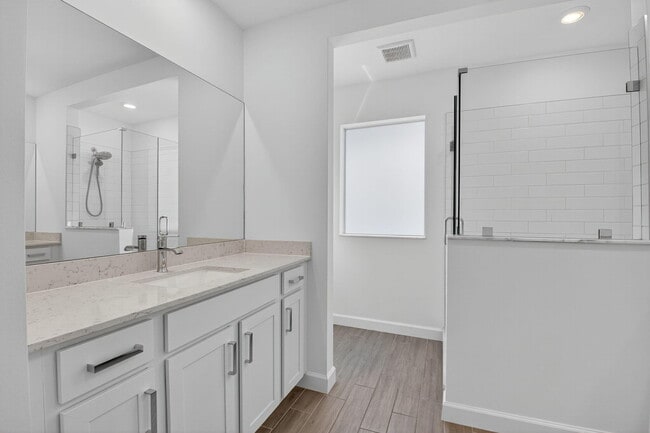 Building Photo - 4320 Buttonwood Dr