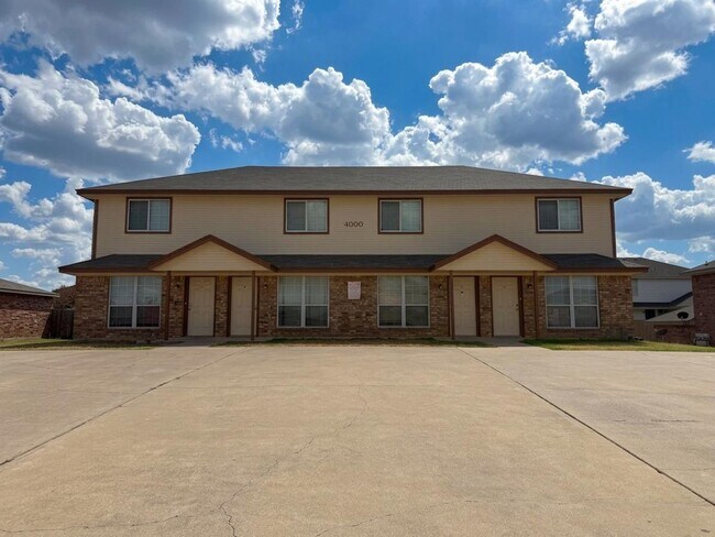 Building Photo - 4000 Doraine Ct
